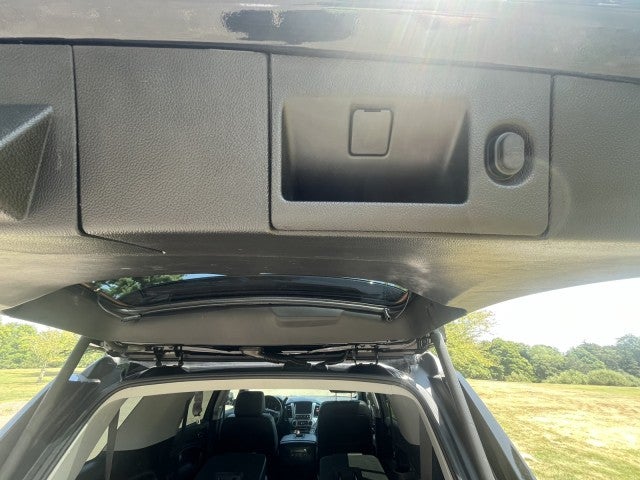2019 GMC Yukon SLT, 2nd Row Buckets,