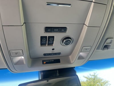 2019 GMC Yukon SLT, 2nd Row Buckets,