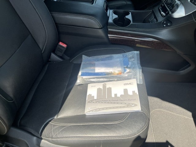 2019 GMC Yukon SLT, 2nd Row Buckets,