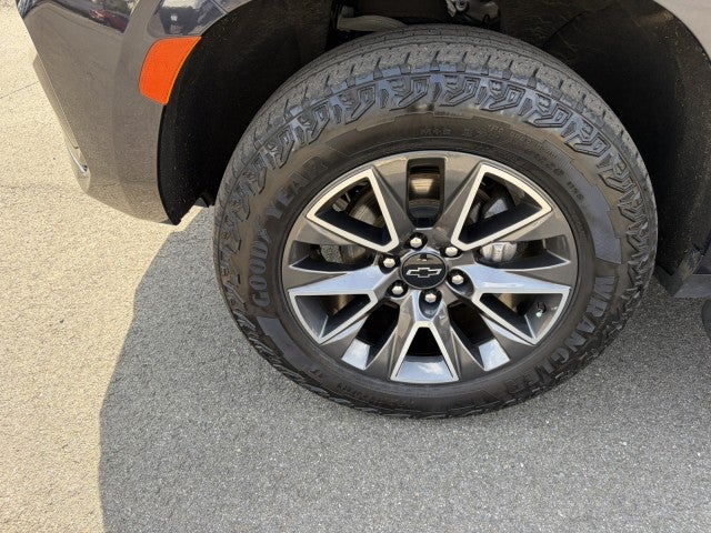 2023 Chevrolet Suburban Z71, Luxury Pkg., Sunroof, 2nd Row Buckets