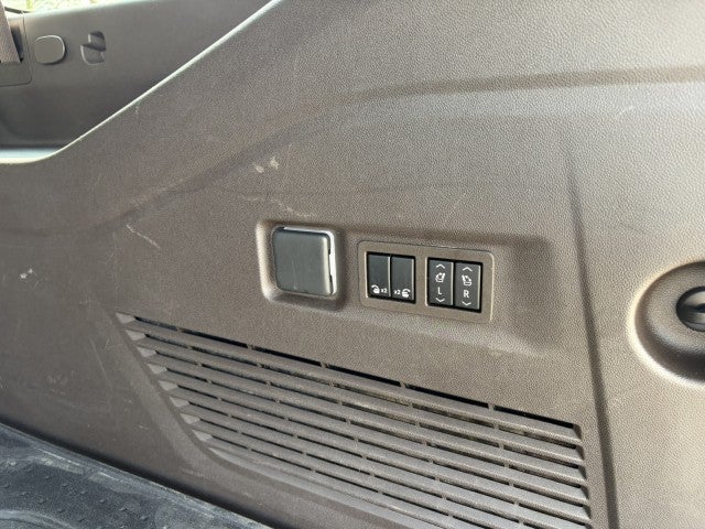 2023 Chevrolet Suburban Z71, Luxury Pkg., Sunroof, 2nd Row Buckets