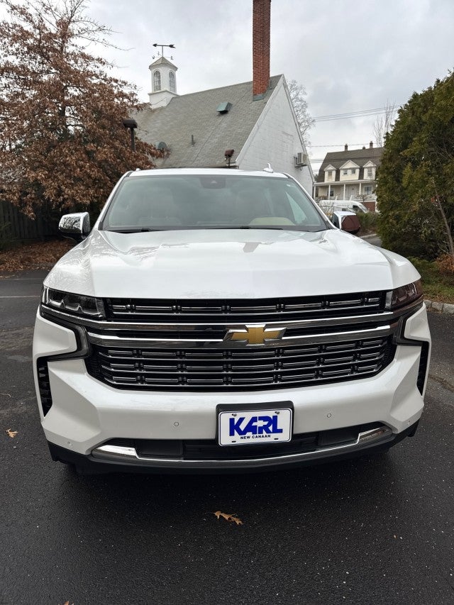 2023 Chevrolet Suburban Premier with Center Buckets and Sunroof in Iridescent Pearl Tintcoat