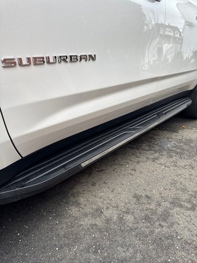 2023 Chevrolet Suburban Premier with Center Buckets and Sunroof in Iridescent Pearl Tintcoat