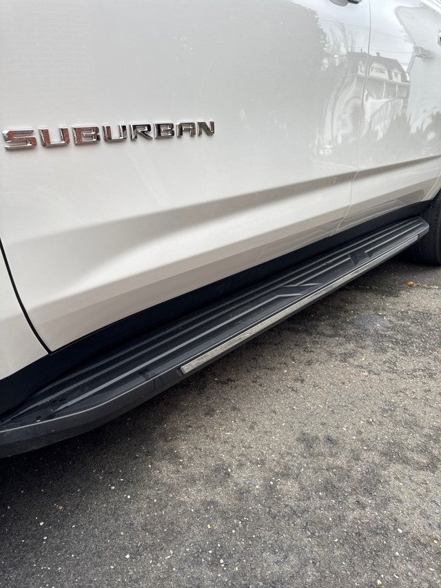 2023 Chevrolet Suburban Premier with Center Buckets and Sunroof in Iridescent Pearl Tintcoat