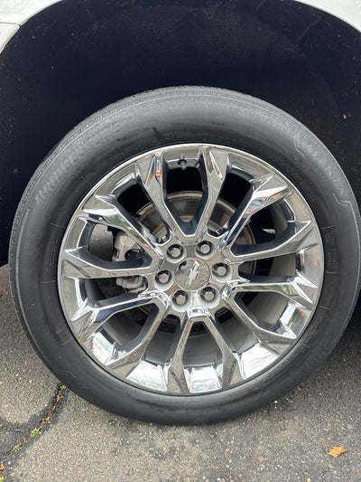 2023 Chevrolet Suburban Premier with Center Buckets and Sunroof in Iridescent Pearl Tintcoat