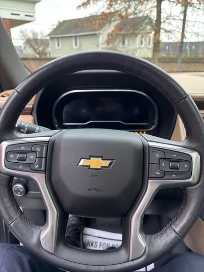 2023 Chevrolet Suburban Premier with Center Buckets and Sunroof in Iridescent Pearl Tintcoat