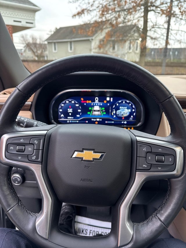 2023 Chevrolet Suburban Premier with Center Buckets and Sunroof in Iridescent Pearl Tintcoat