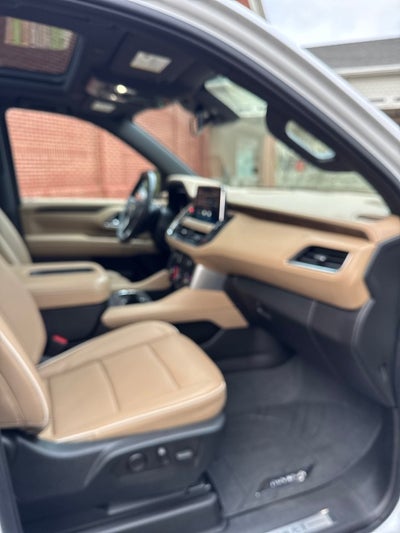 2023 Chevrolet Suburban Premier with Center Buckets and Sunroof in Iridescent Pearl Tintcoat