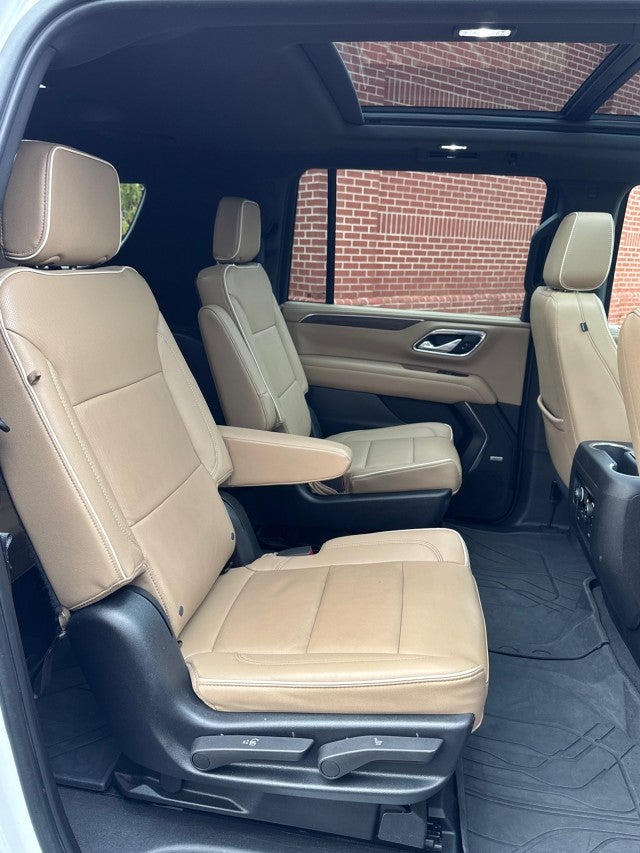 2023 Chevrolet Suburban Premier with Center Buckets and Sunroof in Iridescent Pearl Tintcoat