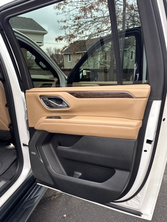 2023 Chevrolet Suburban Premier with Center Buckets and Sunroof in Iridescent Pearl Tintcoat