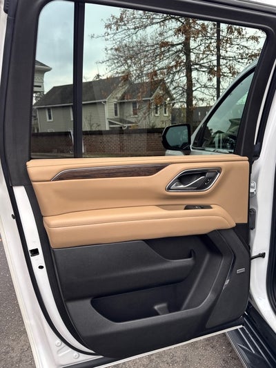 2023 Chevrolet Suburban Premier with Center Buckets and Sunroof in Iridescent Pearl Tintcoat