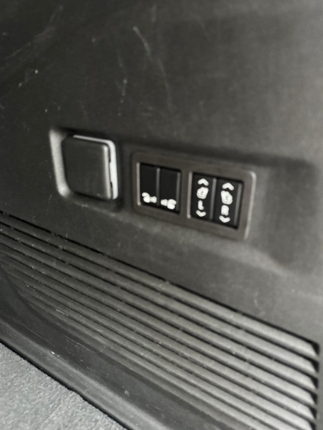 2023 Chevrolet Suburban Premier with Center Buckets and Sunroof in Iridescent Pearl Tintcoat