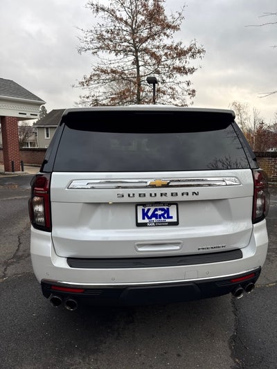 2023 Chevrolet Suburban Premier with Center Buckets and Sunroof in Iridescent Pearl Tintcoat