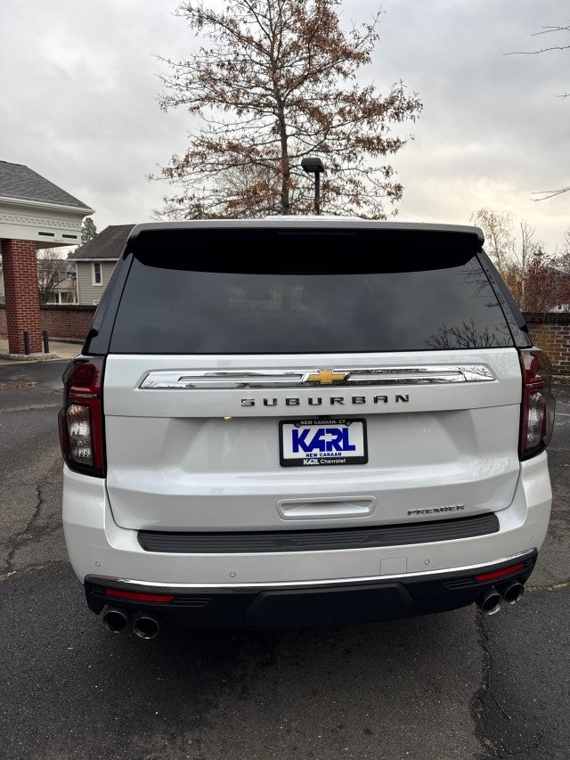 2023 Chevrolet Suburban Premier with Center Buckets and Sunroof in Iridescent Pearl Tintcoat