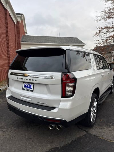 2023 Chevrolet Suburban Premier with Center Buckets and Sunroof in Iridescent Pearl Tintcoat