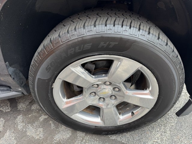 2017 Chevrolet Suburban LT, 2nd Row Buckets, Brand NEW GM Transmission with warranty