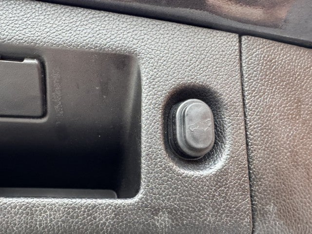 2017 Chevrolet Suburban LT, 2nd Row Buckets, Brand NEW GM Transmission with warranty