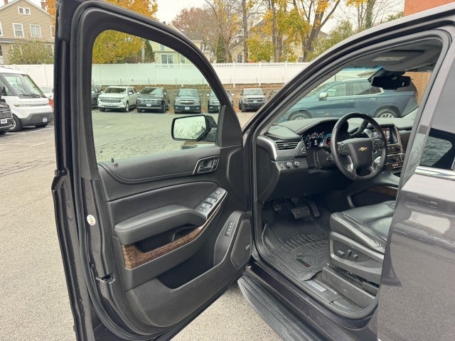 2017 Chevrolet Suburban LT, 2nd Row Buckets, Brand NEW GM Transmission with warranty