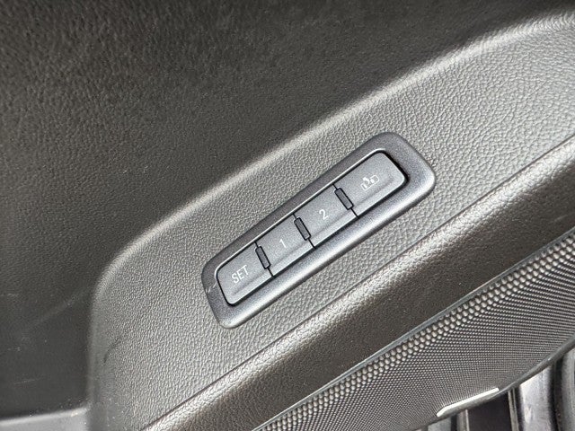 2017 Chevrolet Suburban LT, 2nd Row Buckets, Brand NEW GM Transmission with warranty