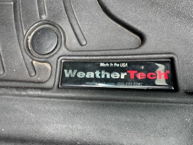 2017 Chevrolet Suburban LT, 2nd Row Buckets, Brand NEW GM Transmission with warranty