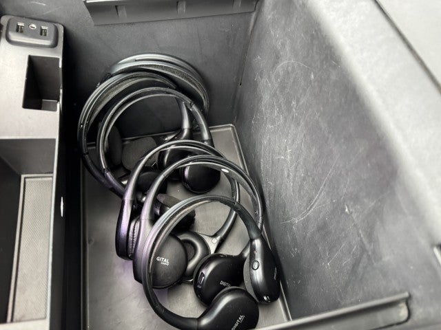 2017 Chevrolet Suburban LT, 2nd Row Buckets, Brand NEW GM Transmission with warranty