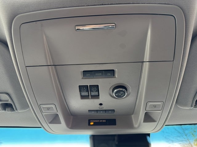 2017 Chevrolet Suburban LT, 2nd Row Buckets, Brand NEW GM Transmission with warranty