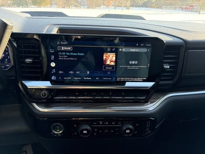 2022 Chevrolet Silverado 1500 LT Trail Boss, Assist Steps, Bed Liner, Multiflex Tail gate, 1-owner